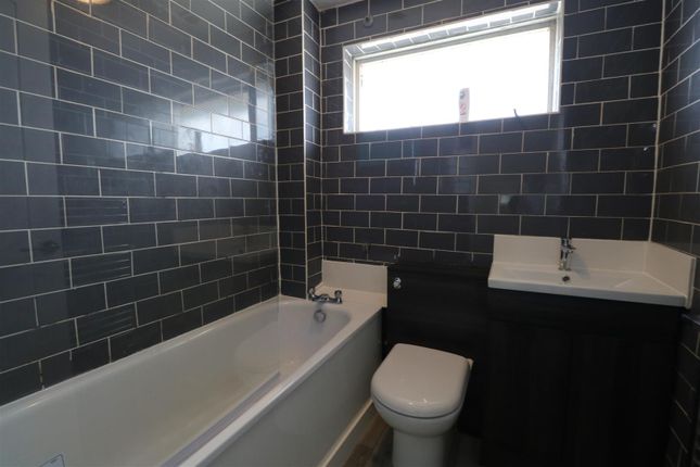 11, Hartford Rise, Camberley photo 4