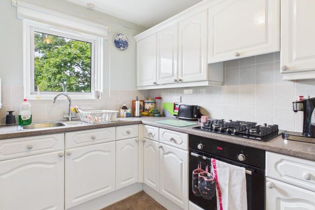 9, Manor Court, Bingley photo 4