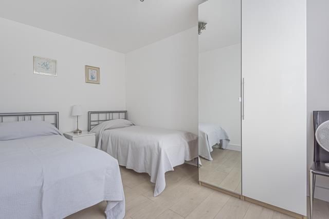 Flat 9, 202, Kensington Church Street, London photo 3