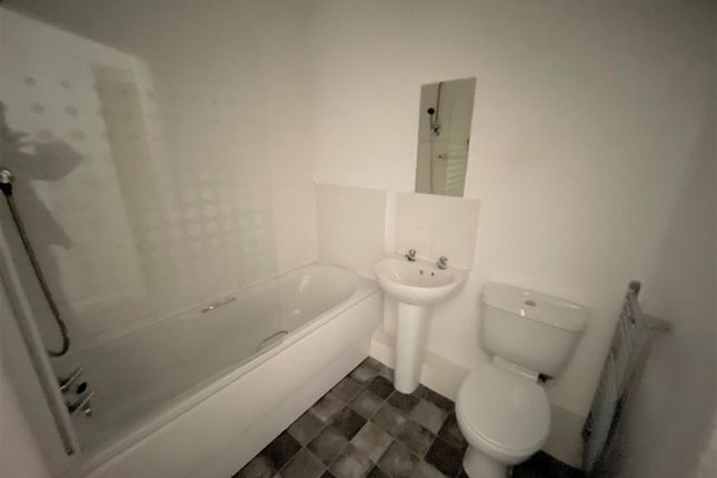 Flat for sale in Garden Vale, Leigh