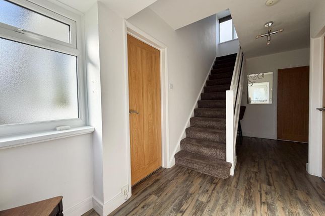 2, Manley Court, Leeds photo 2