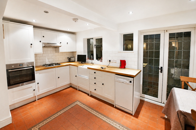 1 Park Cottage, The Oaks, Ruislip photo 2