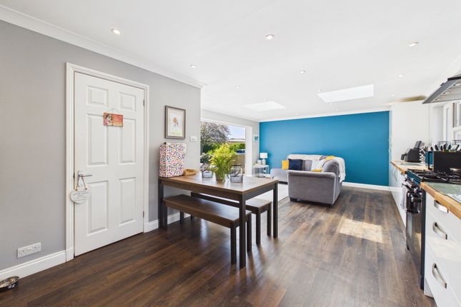 4, Meadow View, Calne photo 4