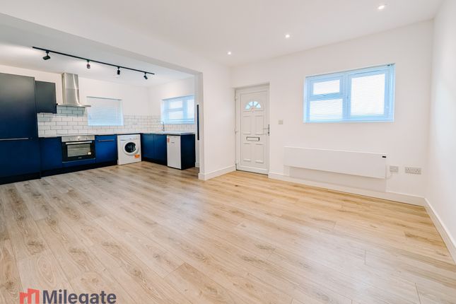 Bedroom flats and apartments to rent in Wallington, London Zoopla