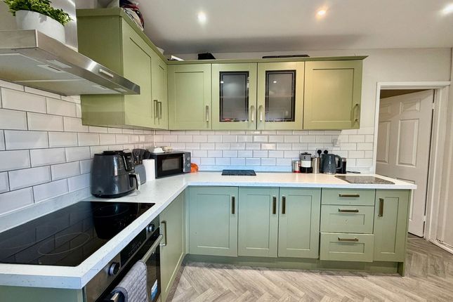 26, Woodfield Park Crescent, Blackwood photo 2