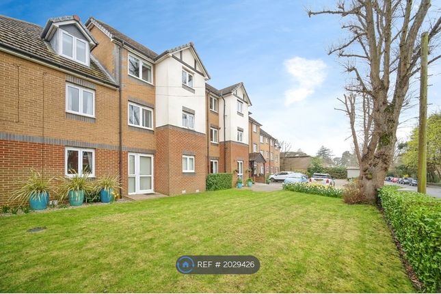 Flat to rent in Upper Gordon Road, Camberley