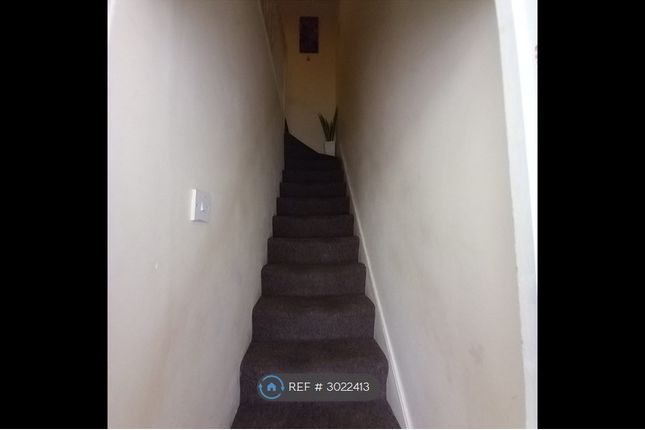 Bed In Bedded Room   Stevenage Road, London photo 5
