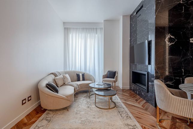 Thumbnail Apartment for sale in Via Cino Del Duca, Milano, Lombardia