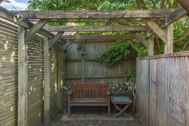 7, Mint Street, Surrey photo 4