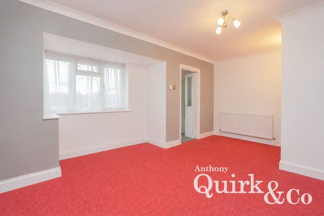 33, Sydervelt Road, Canvey Island photo 2