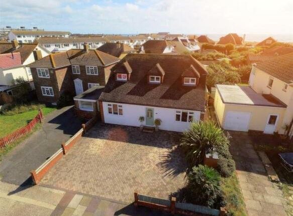 Thumbnail Detached house to rent in Beach Green, Shoreham-By-Sea