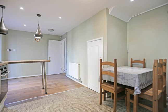 15, Lansbury Avene, Romford photo 4