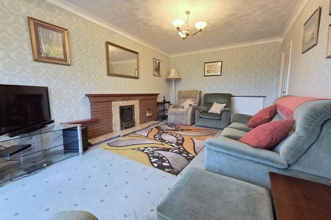 33, Berkeley Crescent, Stourport-On-Severn photo 2