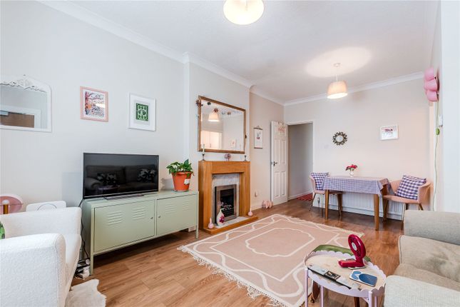 25, Stanmore Place, West Yorkshire photo 3