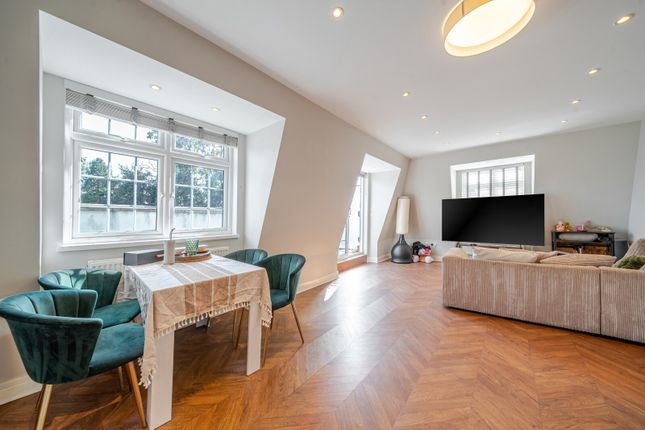 Flat 6,, 42-44, High Street, Surrey photo 2
