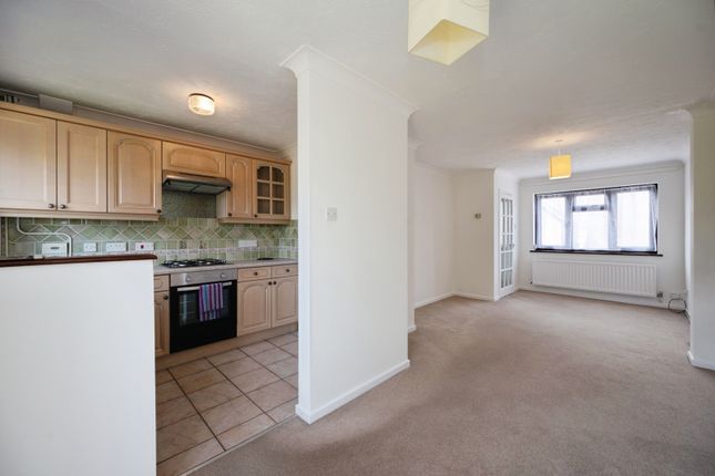 6, Chandlers Close, Hampshire photo 3