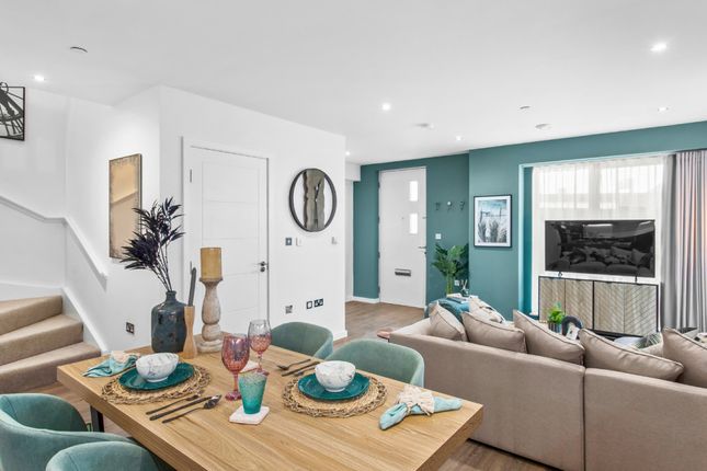 Thumbnail Maisonette for sale in Silvertown Way, London