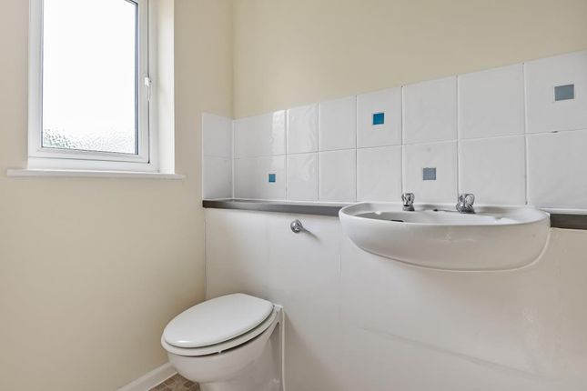 46 Bowmont Drive, Bowmont Drive, Aylesbury photo 4