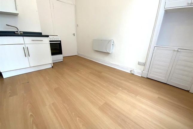 Flat to rent in Newlands Road, Cathcart, Glasgow