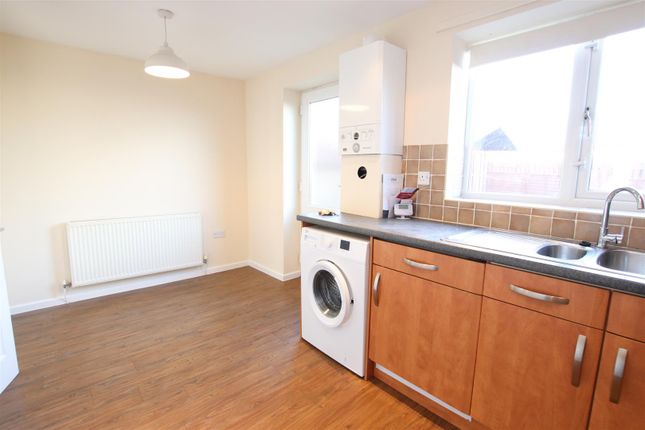 8, Redwood Close, Bradford photo 5