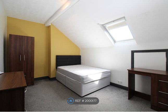 Room to rent in Beechwood Terrace, Leeds