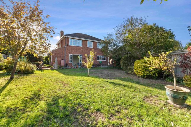 5 Kings Oak Close, Princes Risborough photo 2