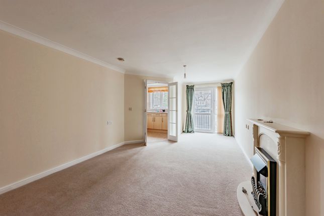 Flat 17, Lewis Court, 65, Linkfield Lane, Redhill photo 3