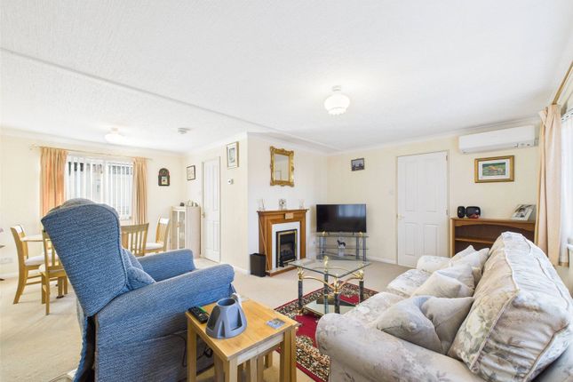 108, Staverton Park, Cheltenham photo 4
