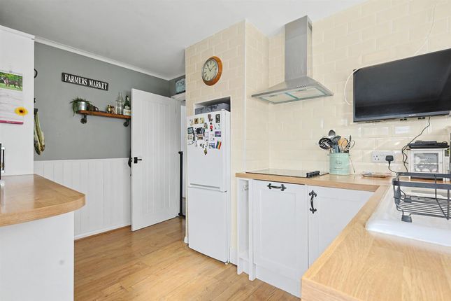 67, Hawkwell Chase, Hockley photo 4