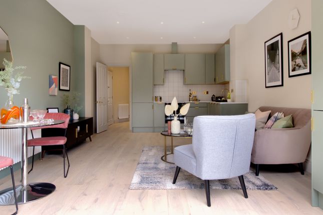 Flat 1, 77 Selborne Road, London photo 4