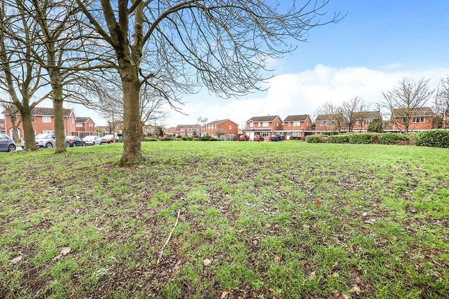 7, Crowland Avenue, Staffordshire photo 4