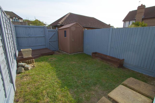 39, Robinia Close, Steeple View photo 2