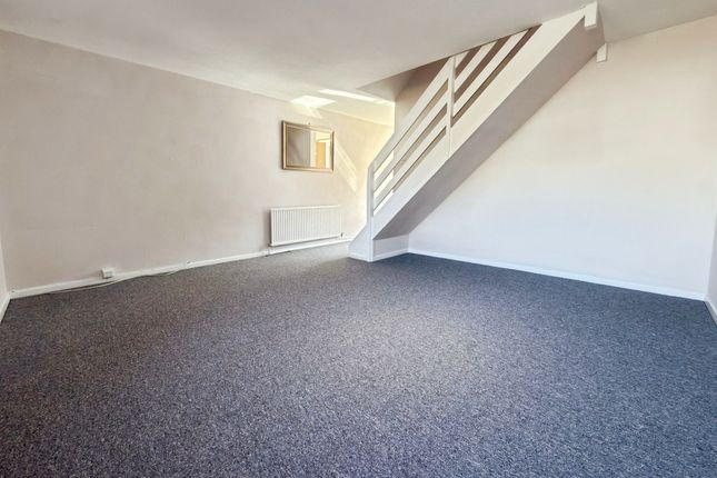 12 Chepstow Close, Swindon photo 3