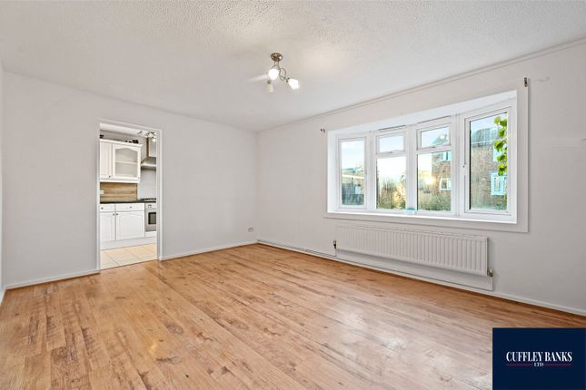 33, Buckingham Avenue, Middlesex photo 2