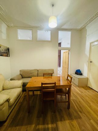 Flat 2, 38b Mansfield Road, Ilford photo 3