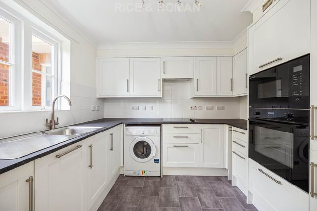 5 Pegasus Court, Epsom Road, Leatherhead photo 4