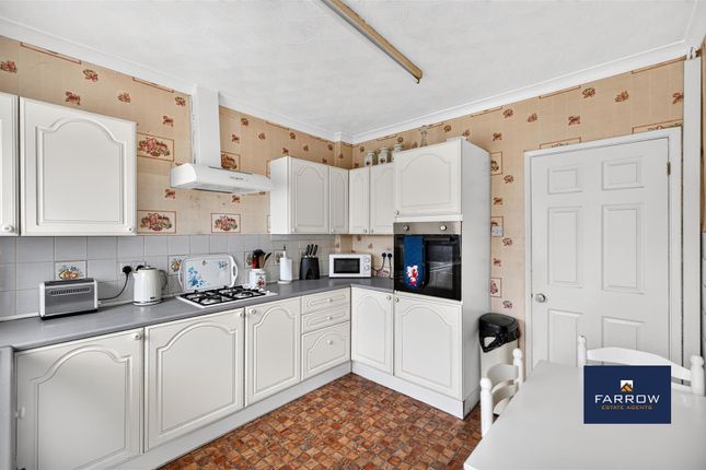 34, Warwick Avenue, Grimsby photo 2