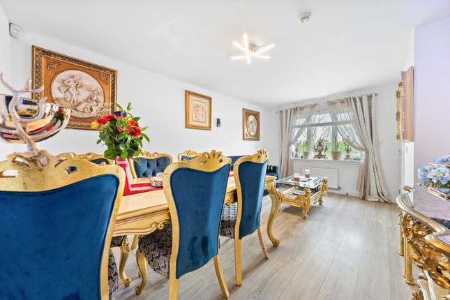 12, St Cuthbert Crescent, Johnstone photo 4