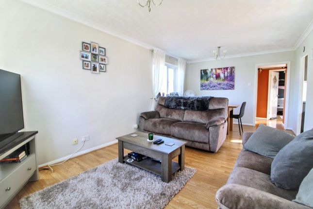 13 Highfield Way, High Wycombe photo 2