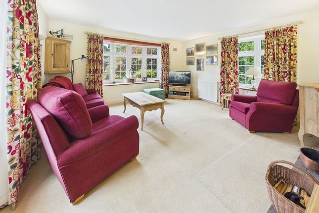 7, Heathway, Caterham photo 4