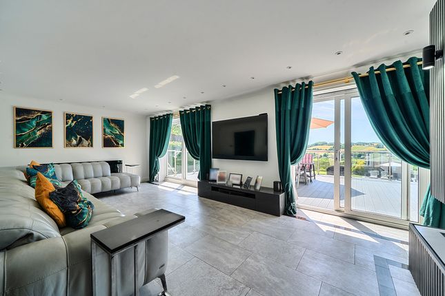 184, Wellsway, Keynsham photo 2