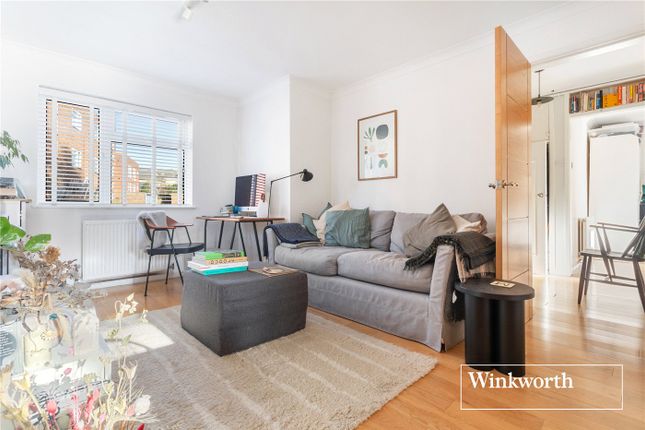 Flat for sale in St. Michael's Close, Hendon Lane, Finchley, London