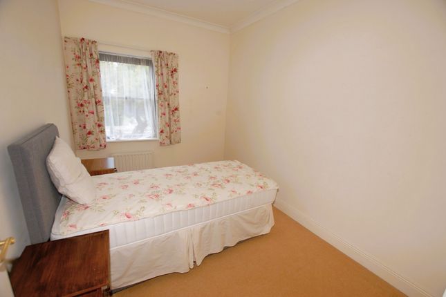 Flat for sale in South Road, Hythe