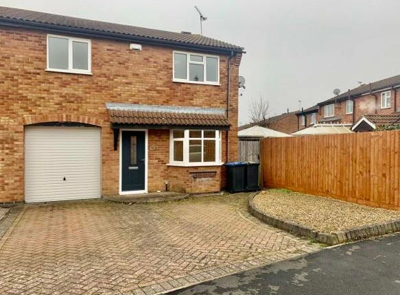 Thumbnail Property to rent in Mulberry Road, Rugby