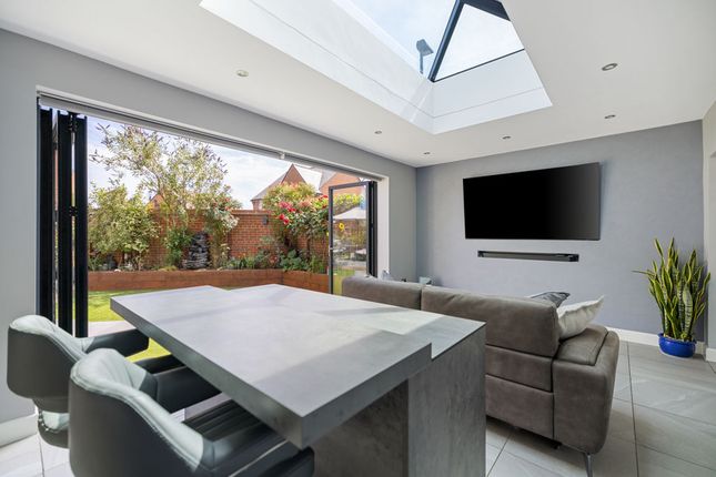 5, Burgess Close, Chichester photo 4