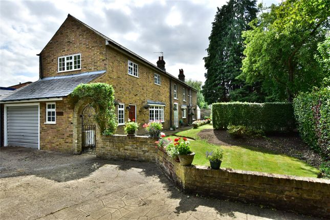 Thumbnail Detached house to rent in Victoria Close, Rickmansworth, Hertfordshire
