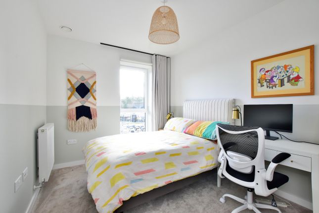 Flat for sale in Frogmore Avenue, Watford