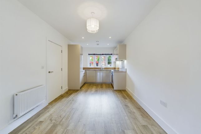 19 Aylsham Road, Tadworth photo 2
