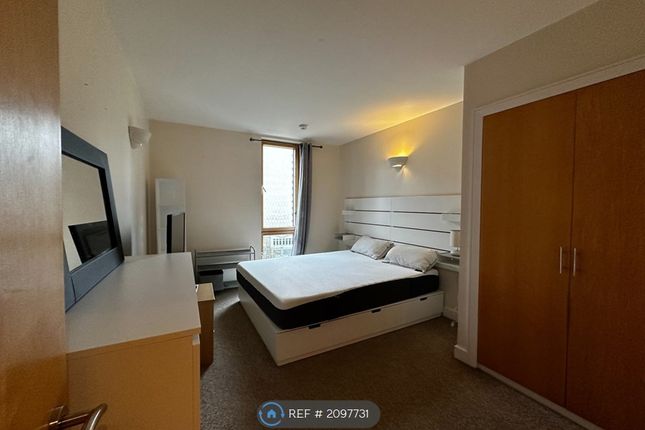 Flat to rent in The Bridge, Salford