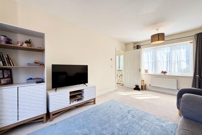 152, Bedford Drive, Fareham photo 2